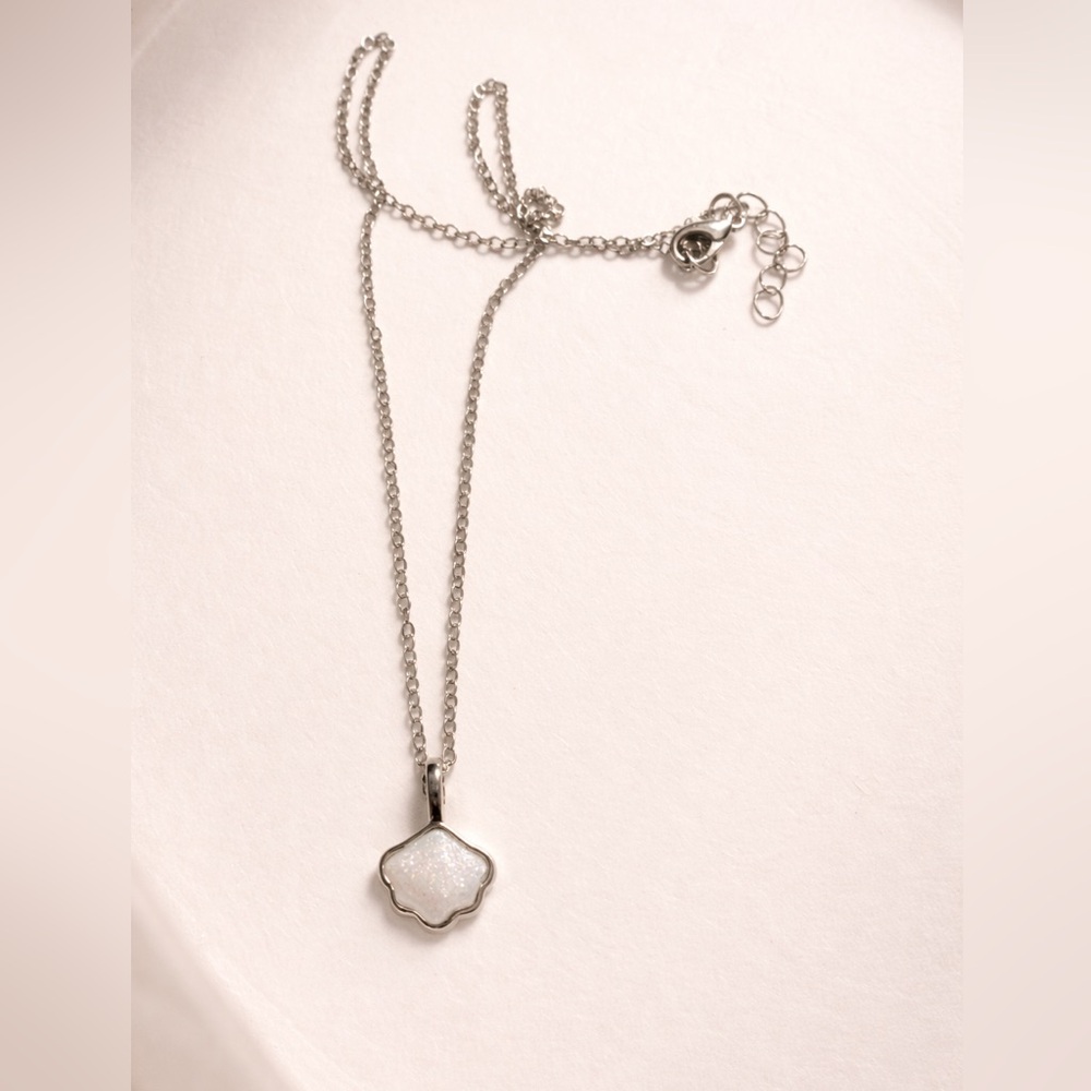 Chic Silver Clover Pendant Necklace
